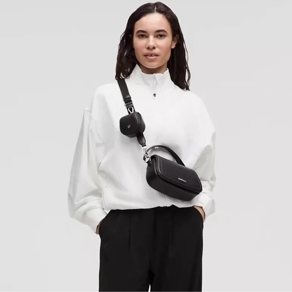 NWT🖤LULULEMON🖤LEATHER CACTUS MINI BAG